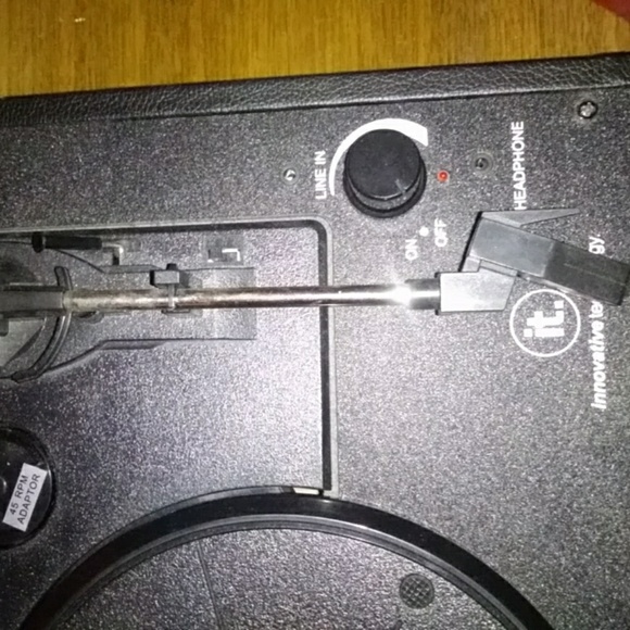 Black and Red Suitcase Record Player - Picture 3 of 5